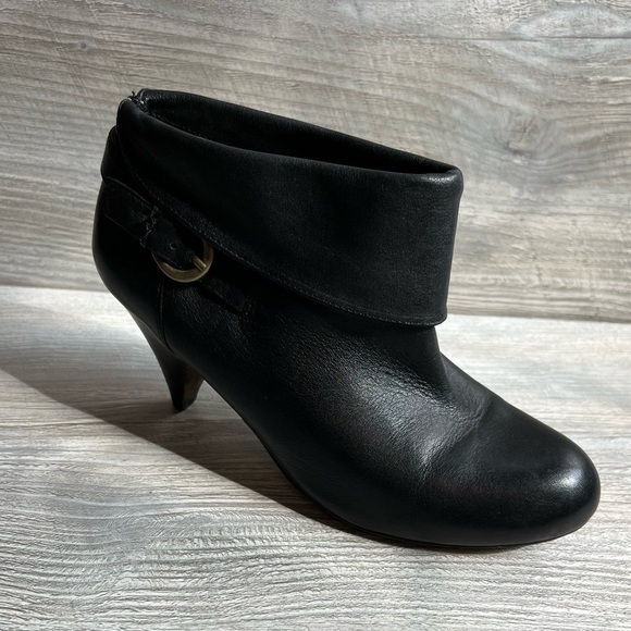 Super soft Aldo short heeled ankle bootie with decorative buckle size 38 or 7.5 - Picture 1 of 15